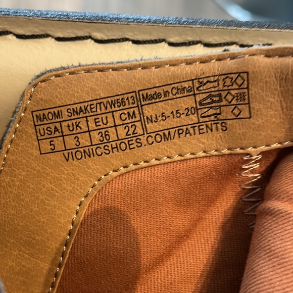 Gray Suede Zip up bootie and buckle .Naomi Snake - Picture 6 of 6